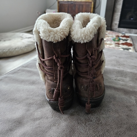 UGG Akadia Winter Boots - Picture 7 of 9